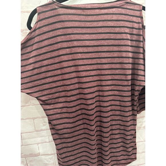 Stateside cold shoulder top size small - Picture 6 of 7